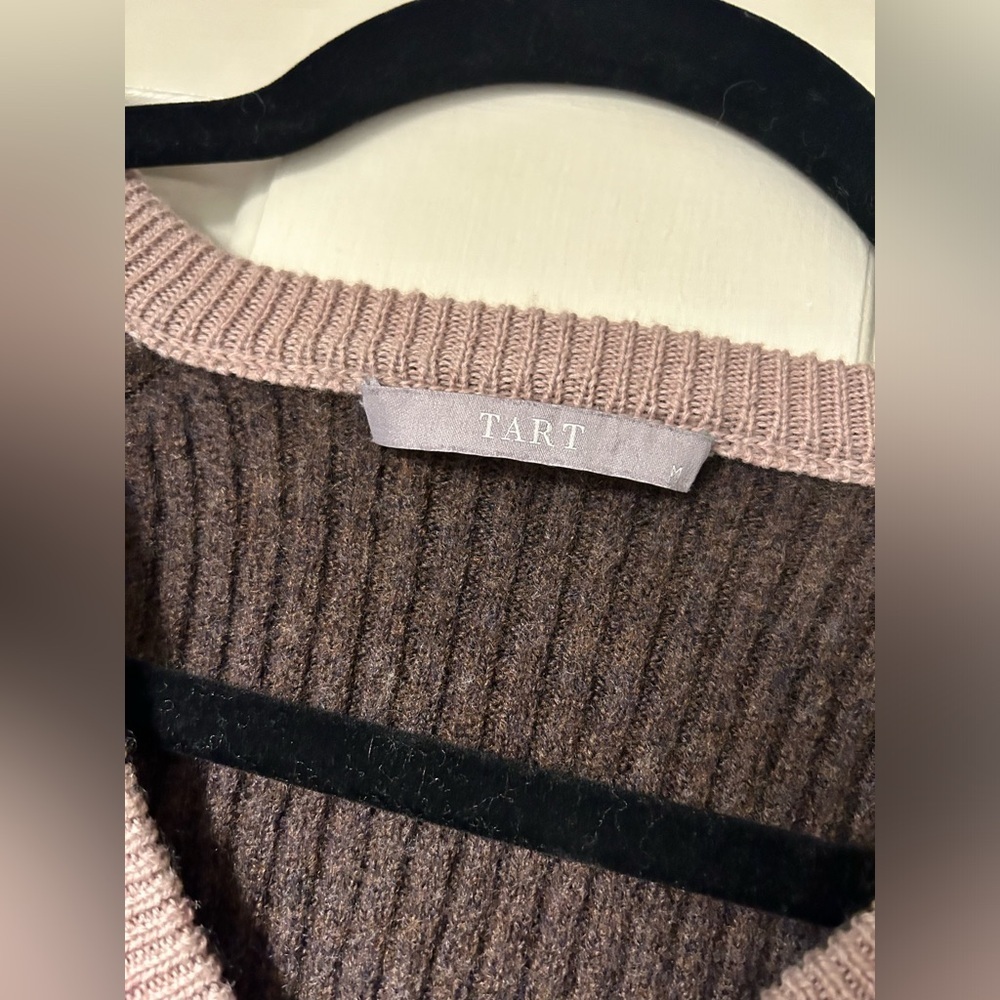 TART 100% Wool V Neck Sweater Women’s Size Medium - Picture 2 of 6